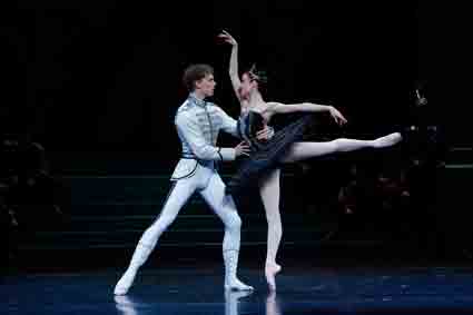 Adam Bull, Amber Scott Photo Jeff Busby